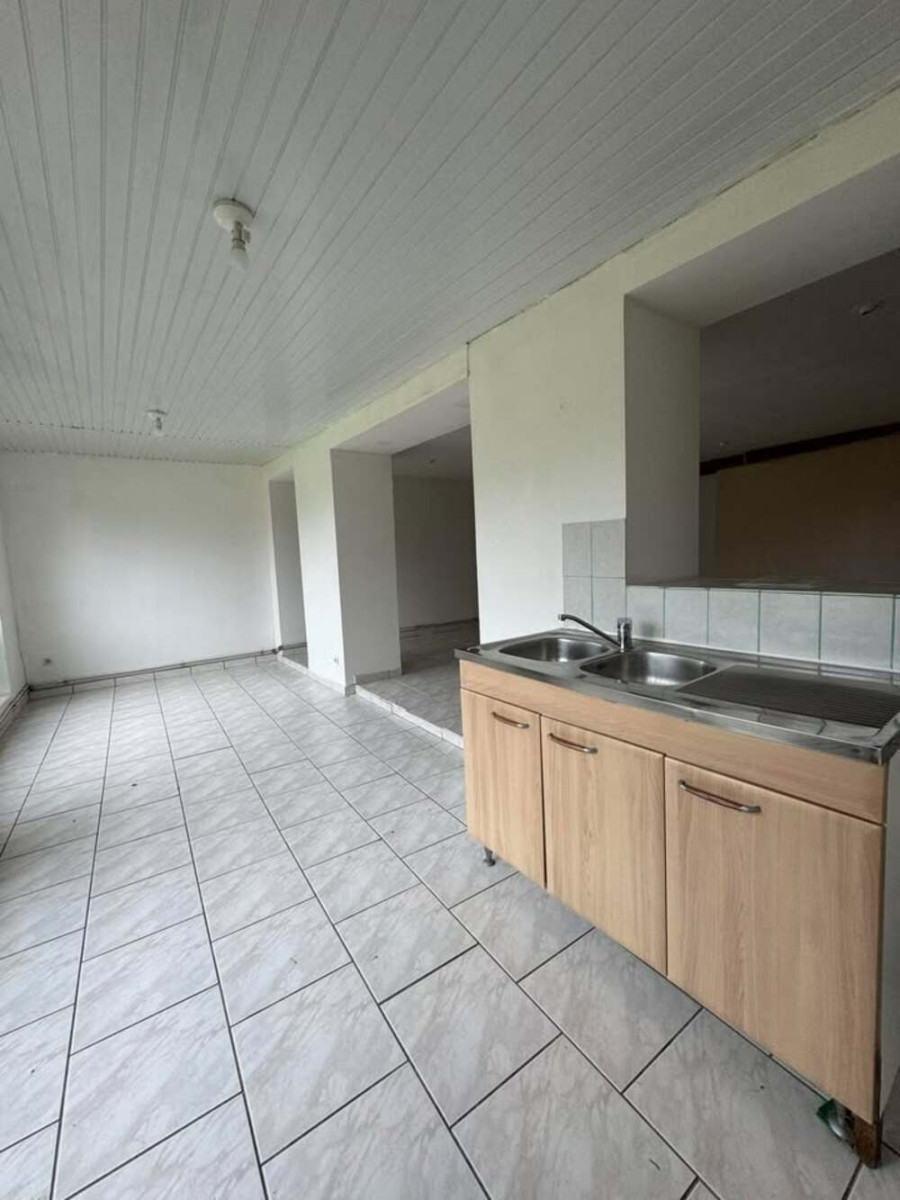 
                                                Location
                                                 LOCATION - APPARTEMENT - ETROEUNGT📍