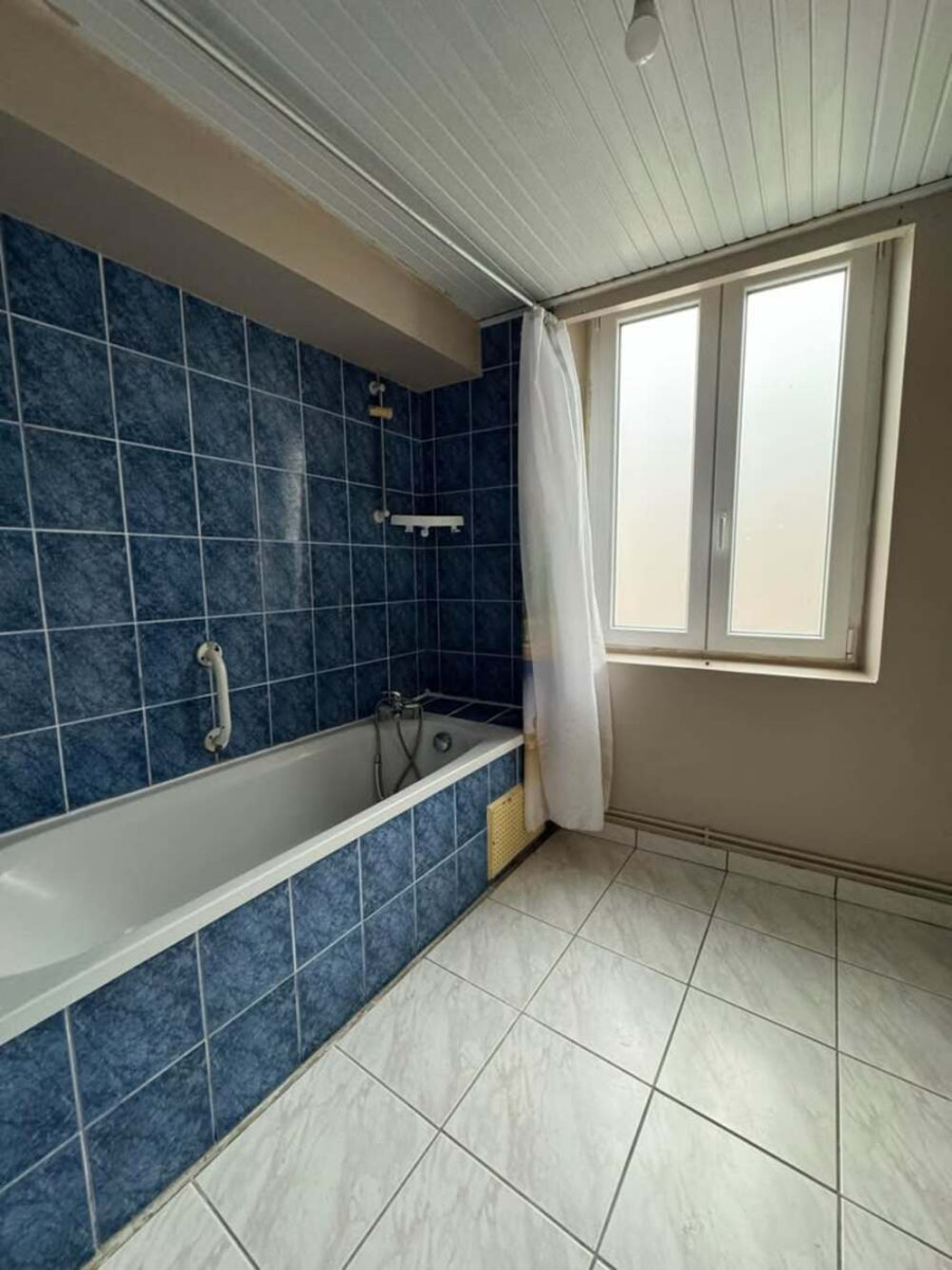 
                                                Location
                                                 LOCATION - APPARTEMENT - ETROEUNGT📍