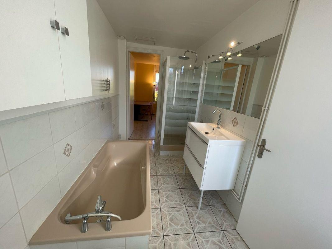 
                                                Location
                                                 Location appartement F2