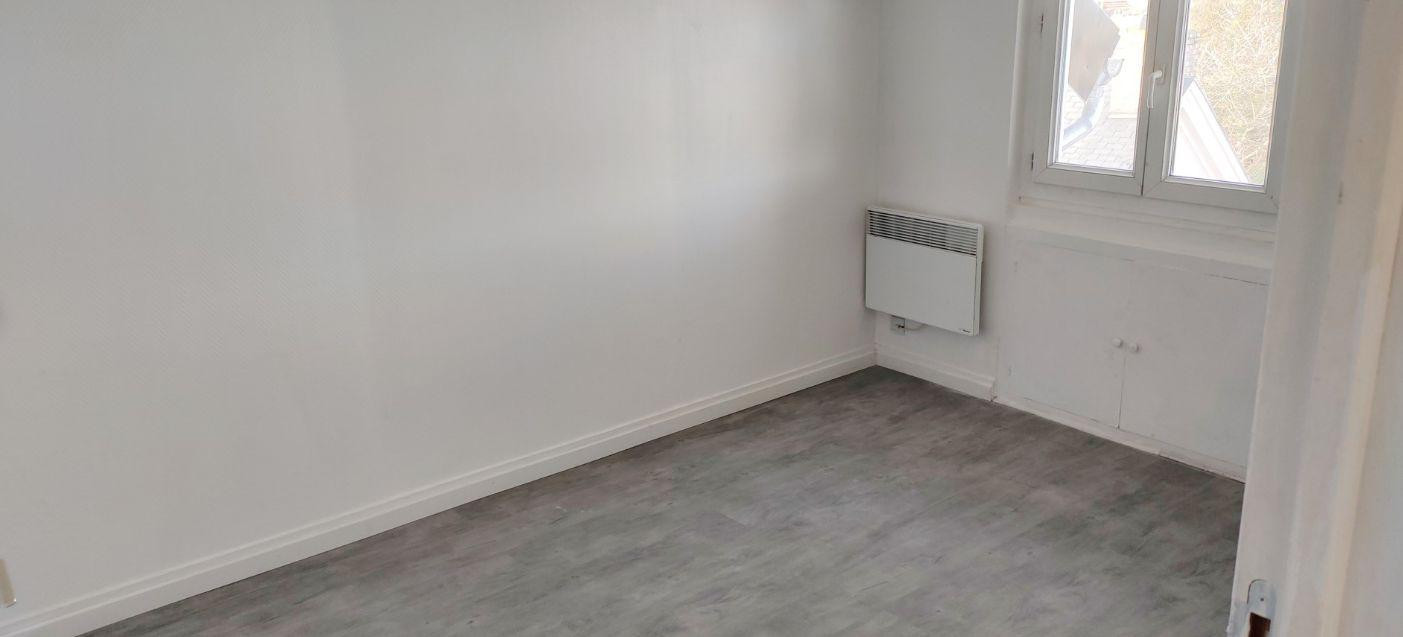 
                                                Location
                                                 Location Appartement F3 en soleillé