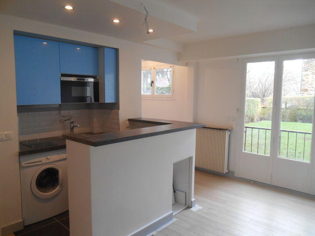 
                                                Location
                                                 Location appartement meublé/ Sceaux 831 cc