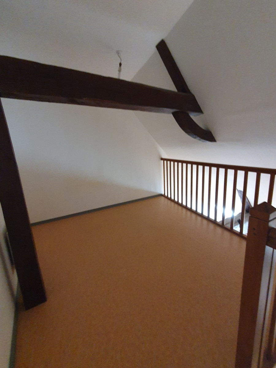 
                                                Location
                                                 LOCATION - APPARTEMENT - SOLRE LE CHATEAU
