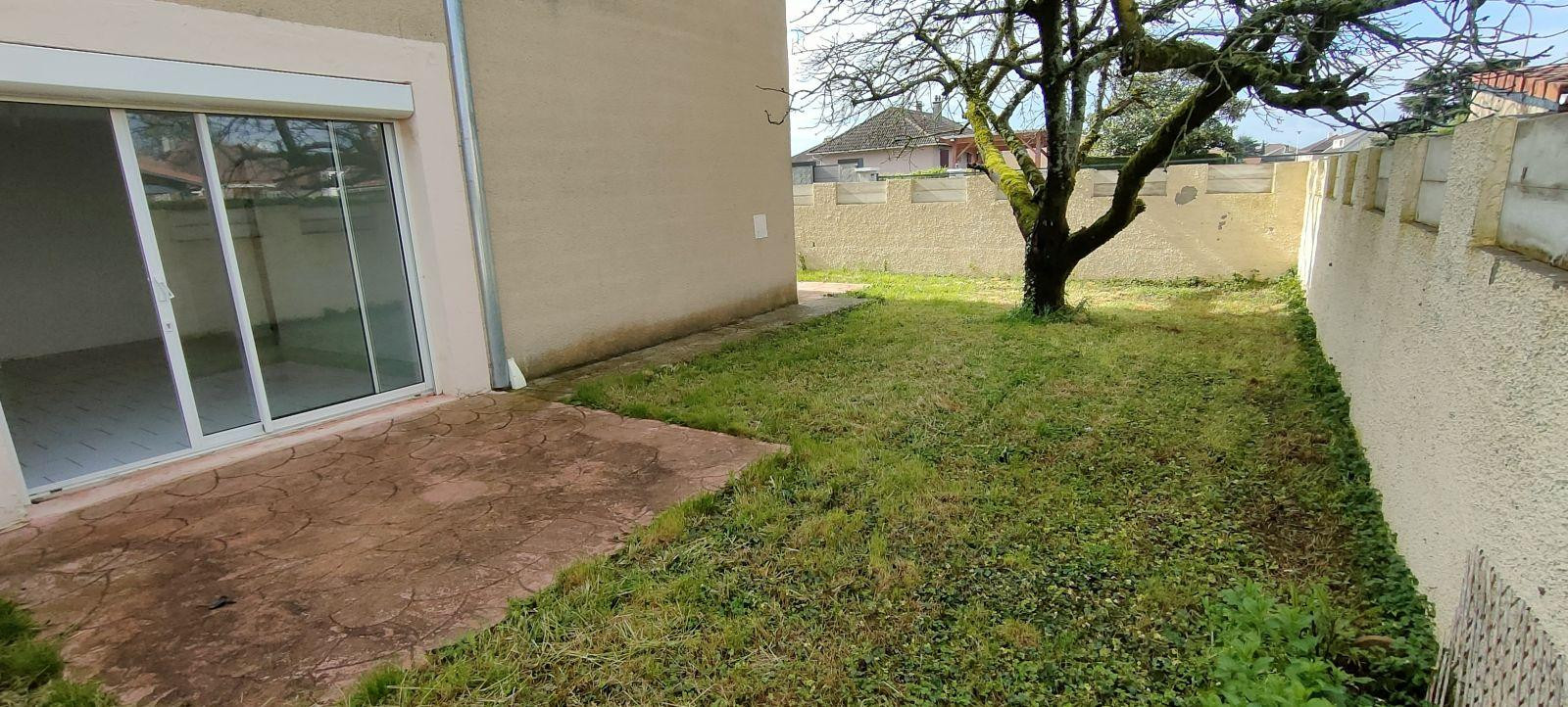 
                                                Location
                                                 Location appartement T2 avec jardin