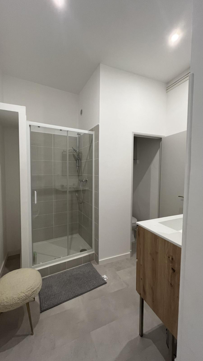 
                                                Location
                                                 Location Appartement T4 refait à neuf centre ville