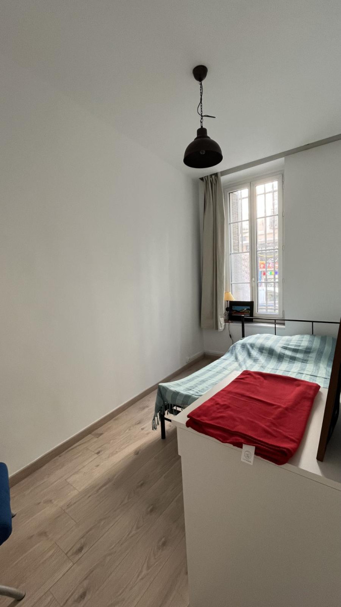
                                                Location
                                                 Location Appartement T4 refait à neuf centre ville