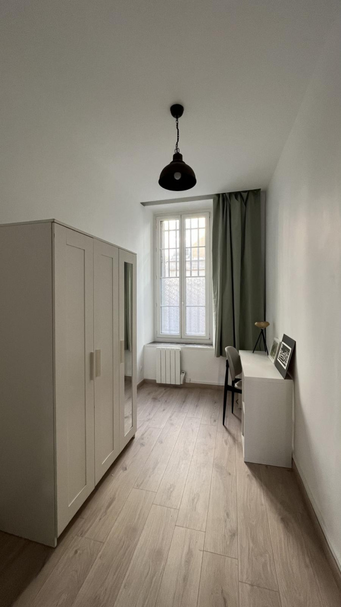 
                                                Location
                                                 Location Appartement T4 refait à neuf centre ville