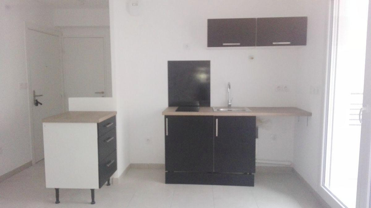 
                                                Location
                                                 Location appt avec parking et balcon