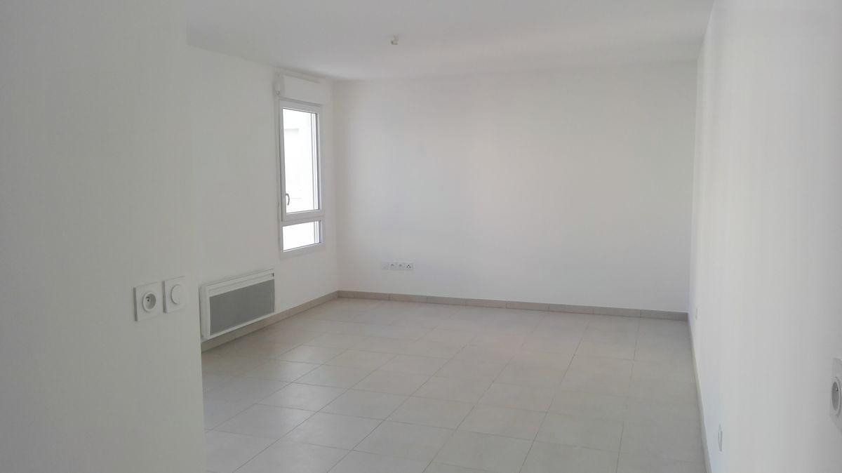 
                                                Location
                                                 Location appt avec parking et balcon