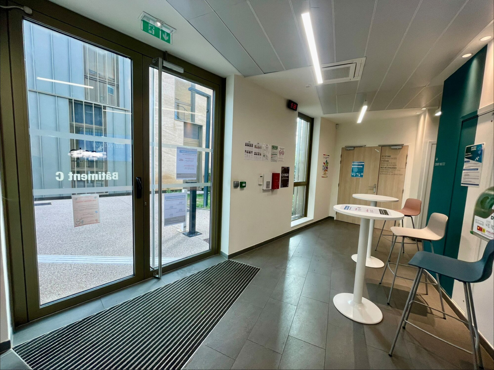 
                                                Location
                                                 Location Bureaux Aix-en-Provence 13090