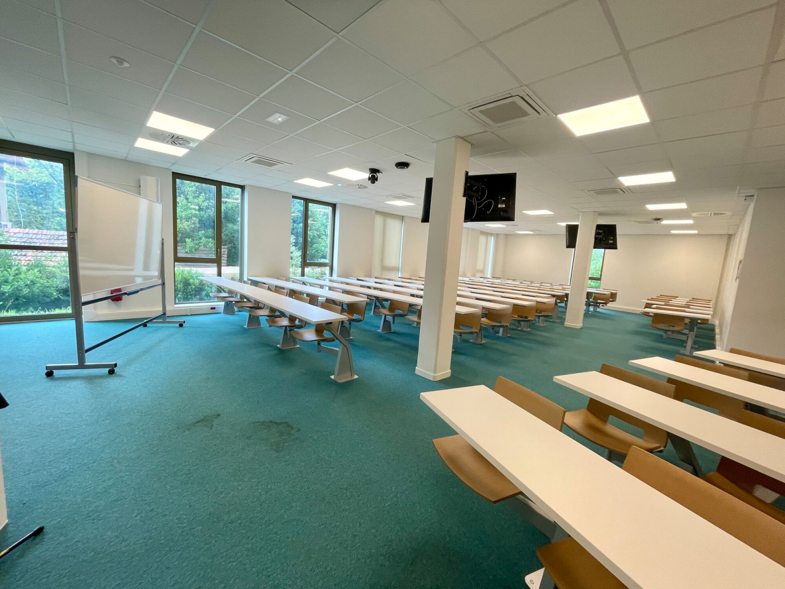 
                                                Location
                                                 Location Bureaux Aix-en-Provence 13090