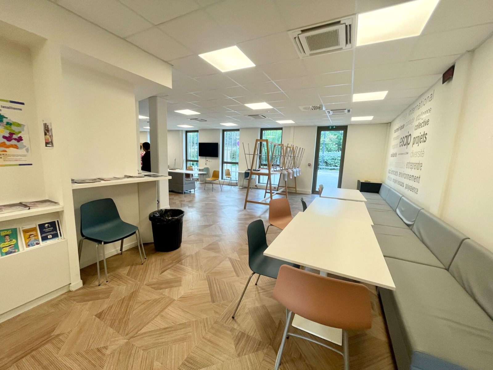 
                                                Location
                                                 Location Bureaux Aix-en-Provence 13090