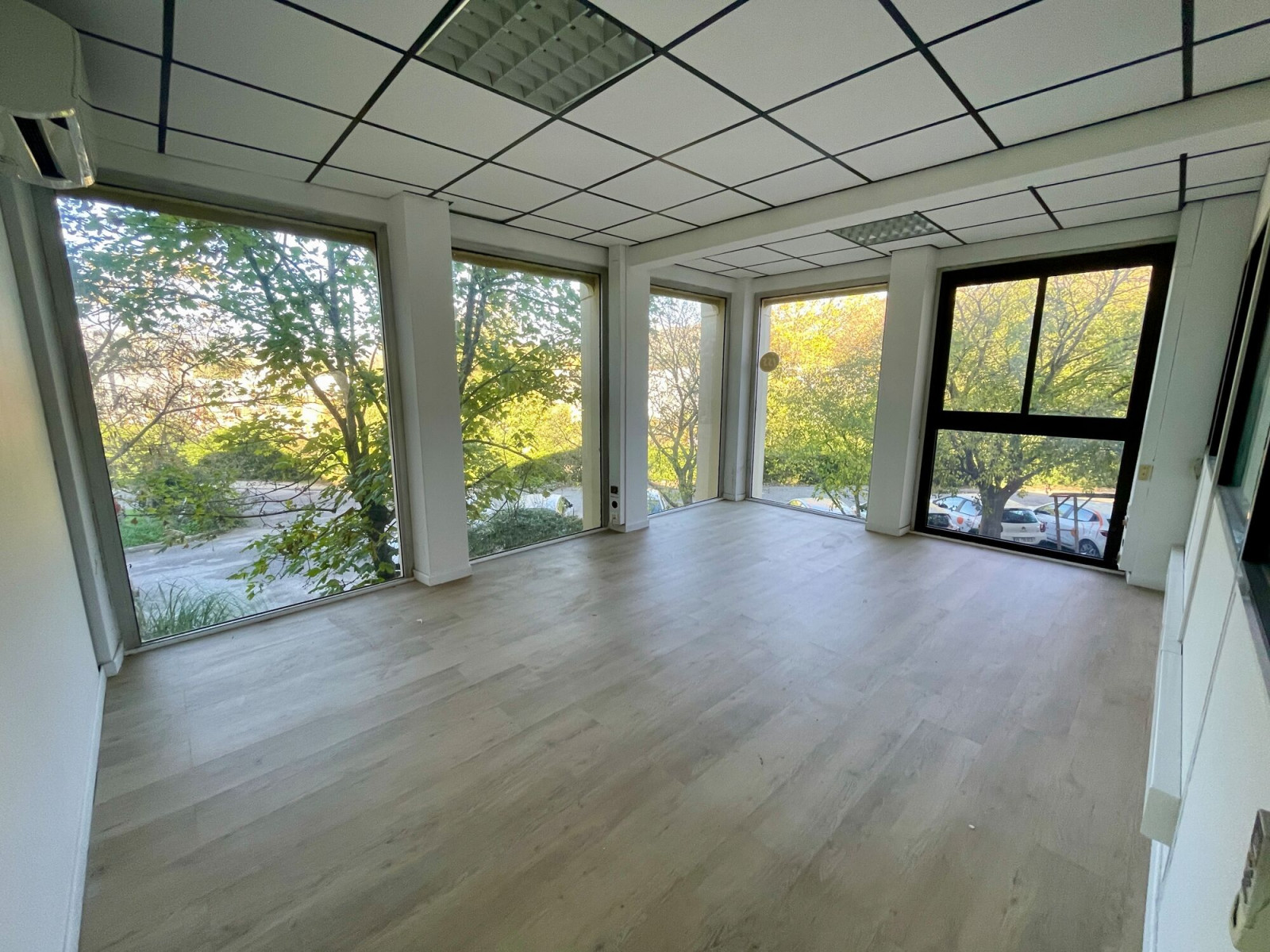 
                                                Location
                                                 Location Bureaux Gémenos 13420