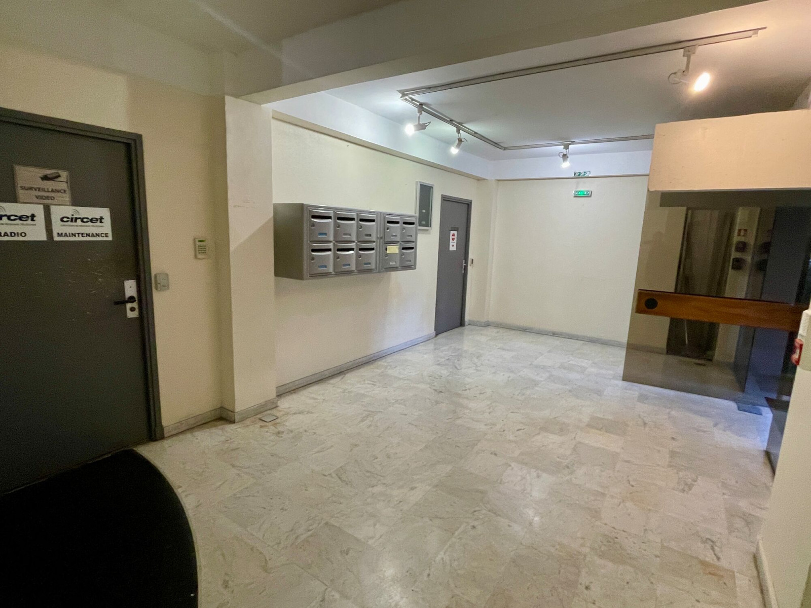 
                                                Location
                                                 Location Bureaux Gémenos 13420