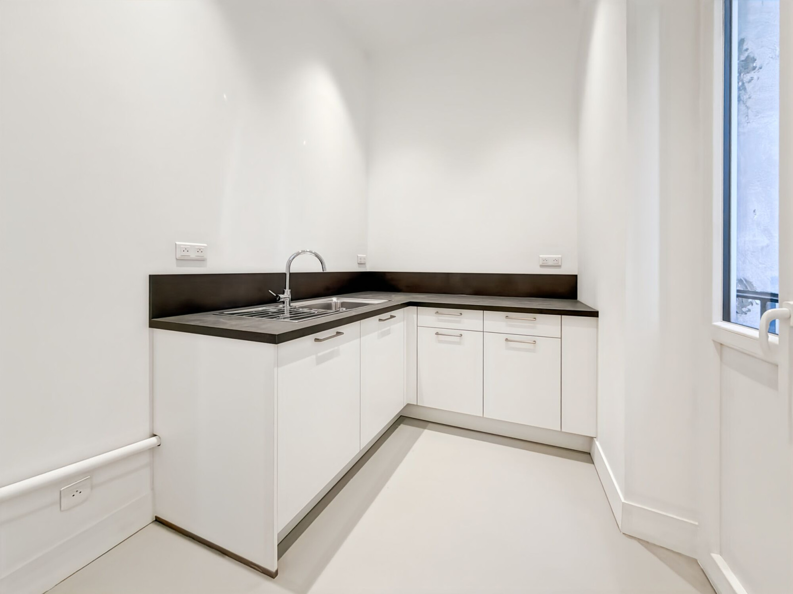 
                                                Location
                                                 Location Bureaux Marseille 13001