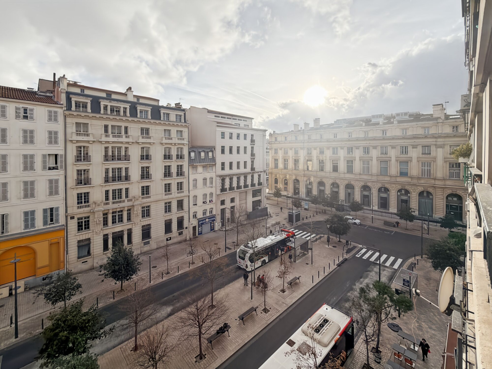 
                                                Location
                                                 Location Bureaux Marseille 13001