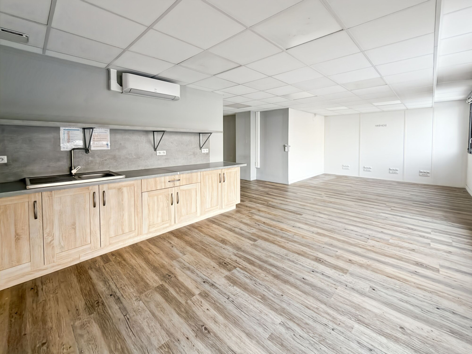 
                                                Location
                                                 Location Bureaux Marseille 13006