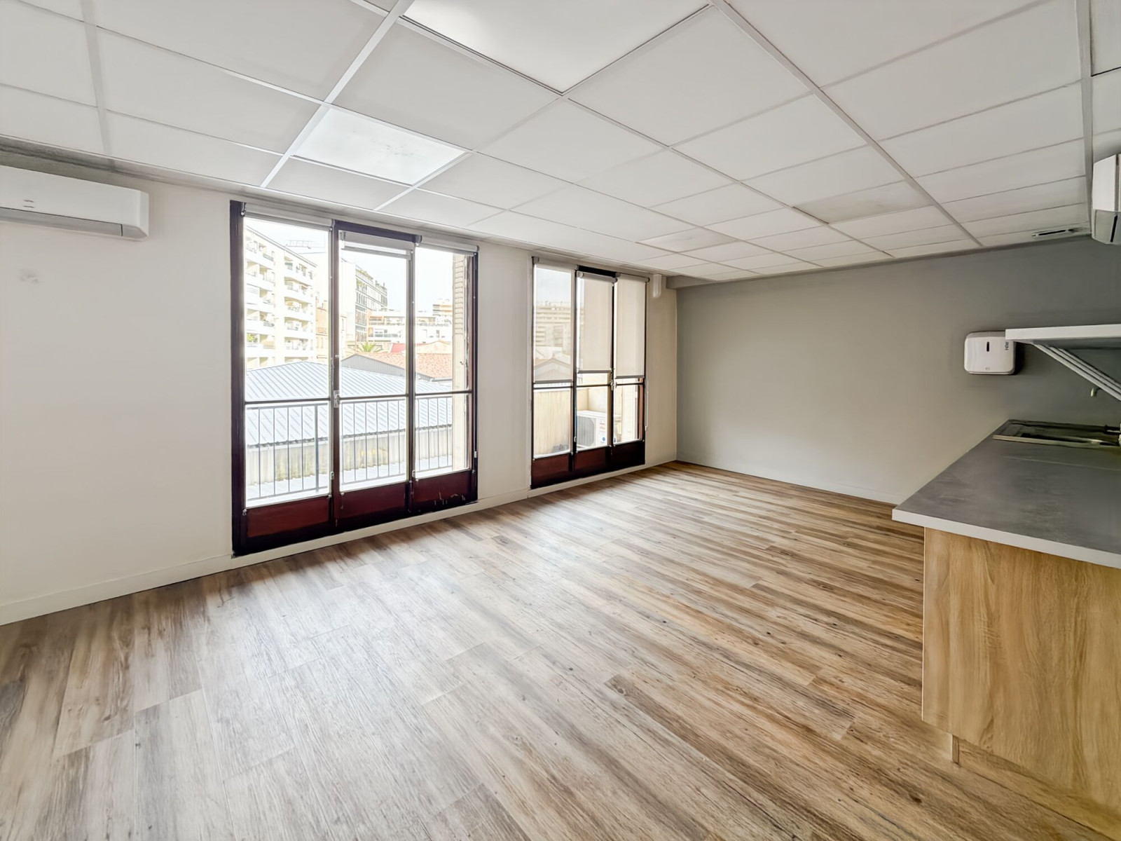 
                                                Location
                                                 Location Bureaux Marseille 13006