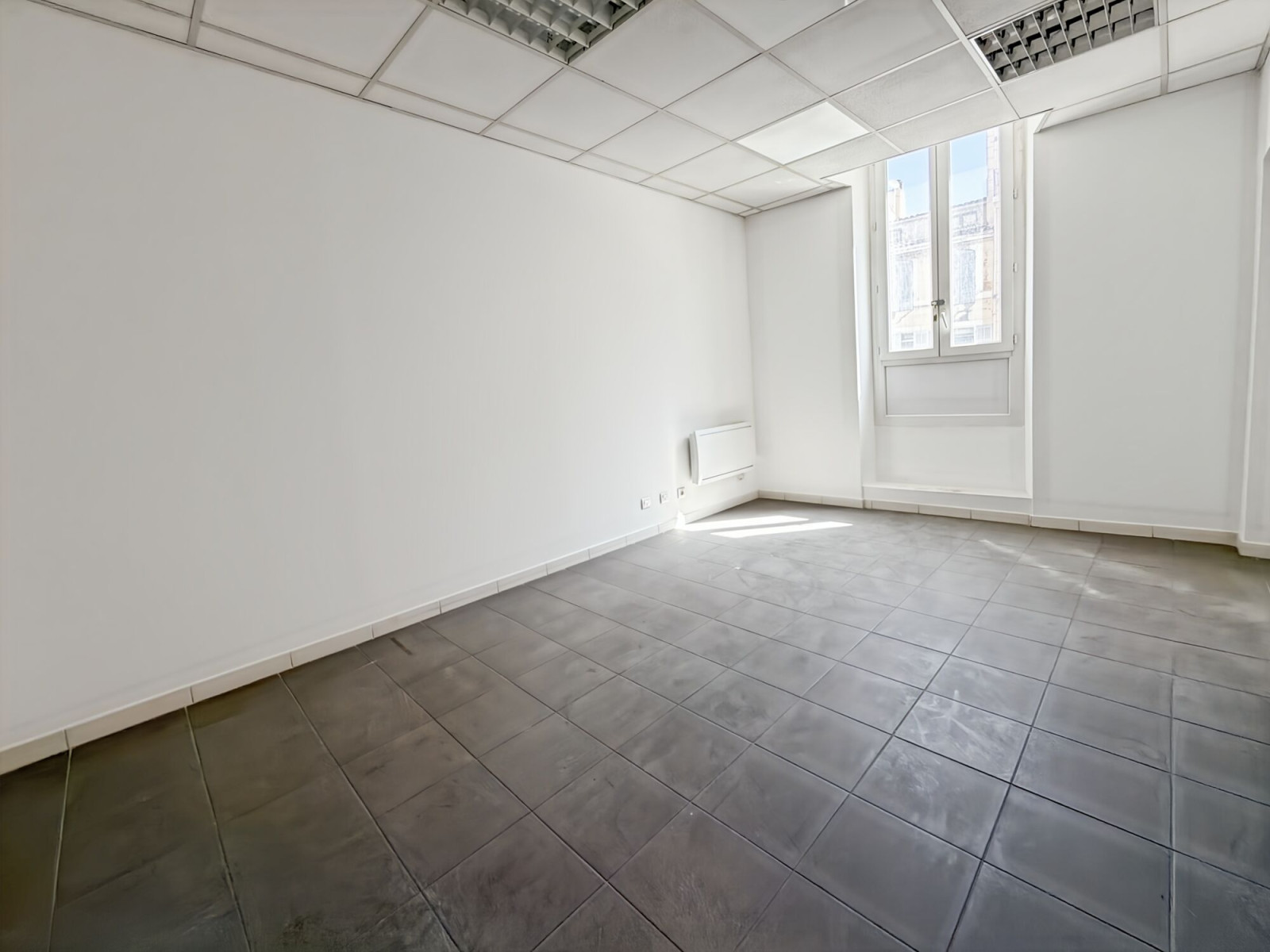 
                                                Location
                                                 Location Bureaux Marseille 13006