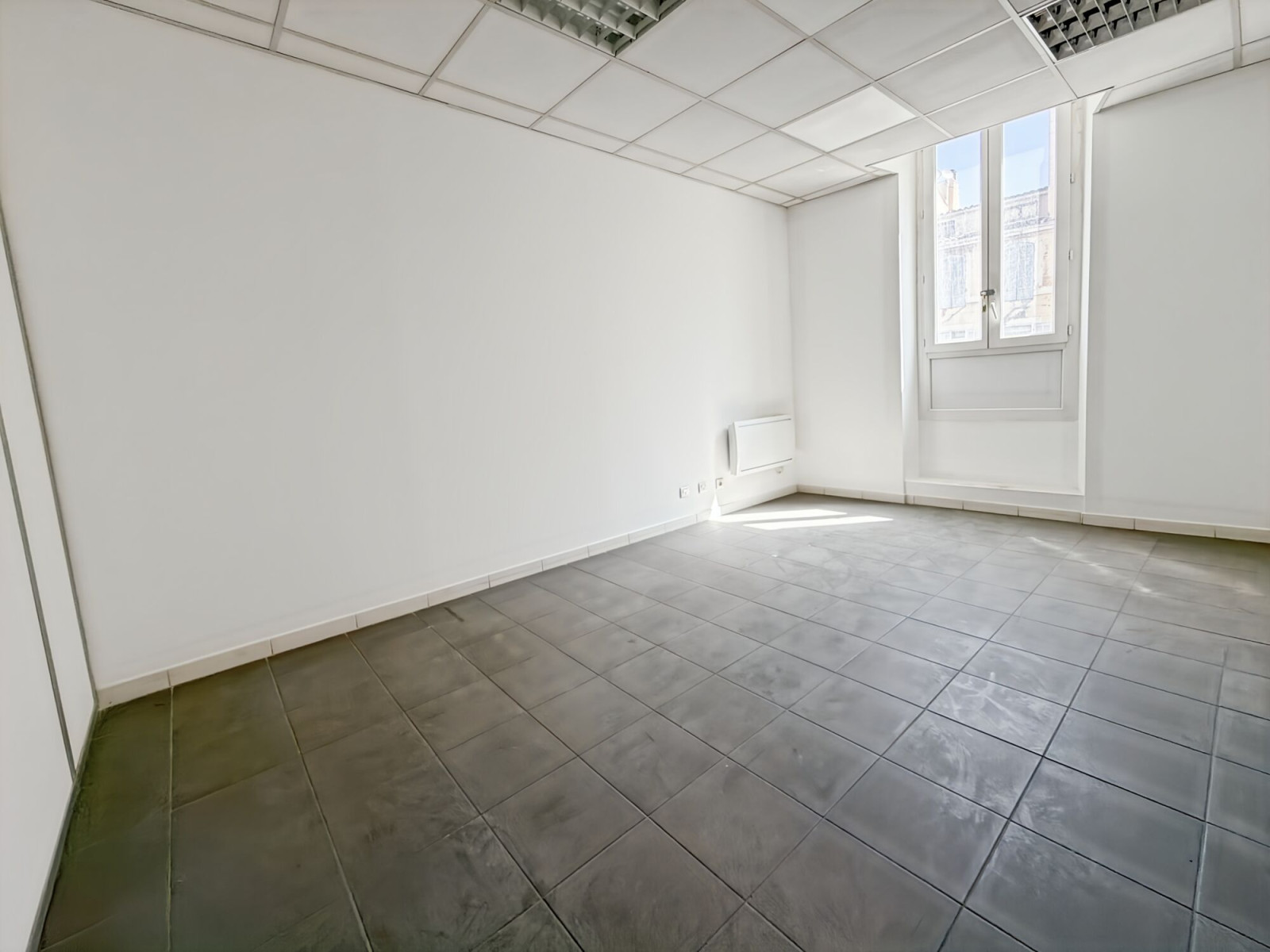 
                                                Location
                                                 Location Bureaux Marseille 13006