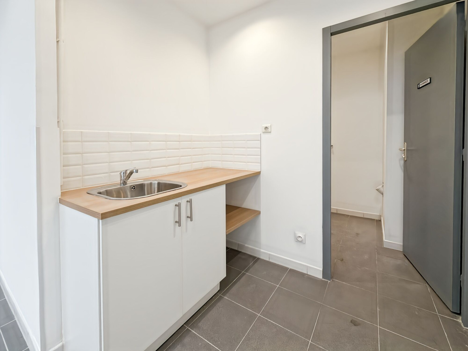 
                                                Location
                                                 Location Bureaux Marseille 13006