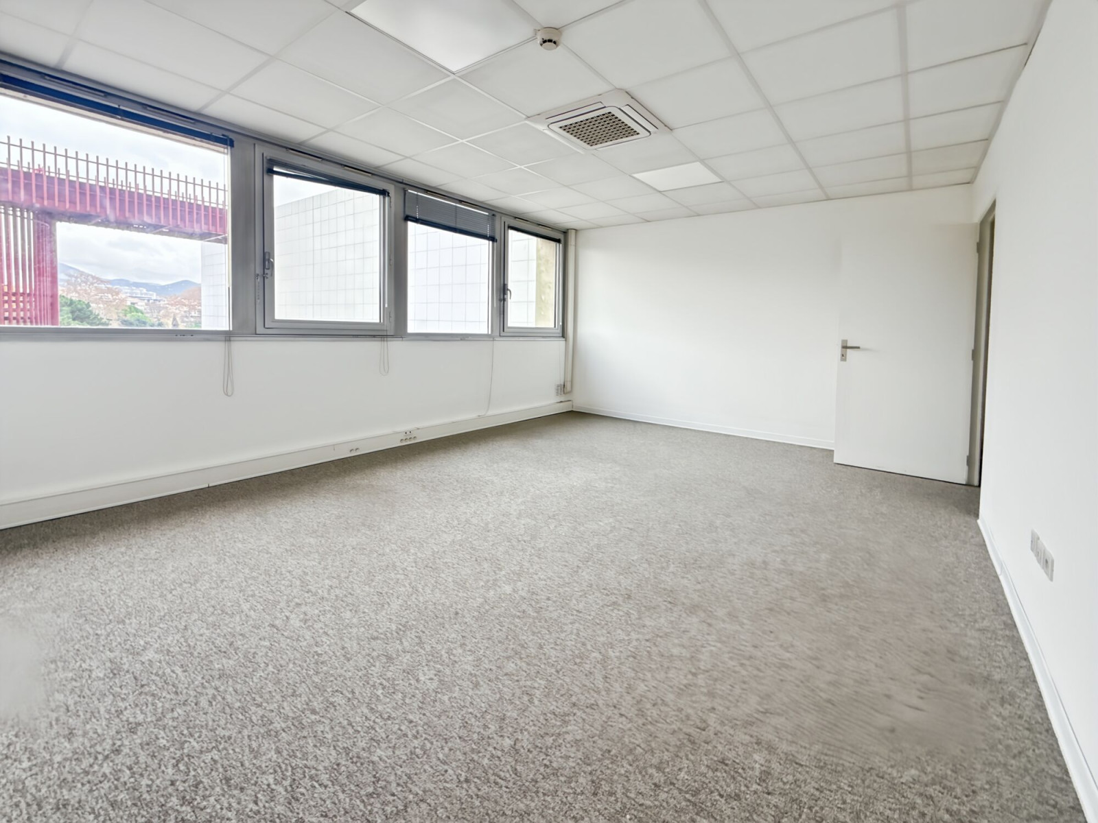 
                                                Location
                                                 Location Bureaux Marseille 13008