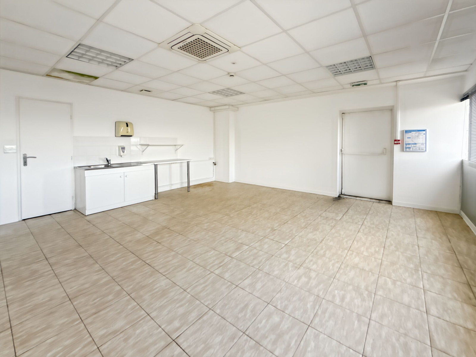 
                                                Location
                                                 Location Bureaux Marseille 13008