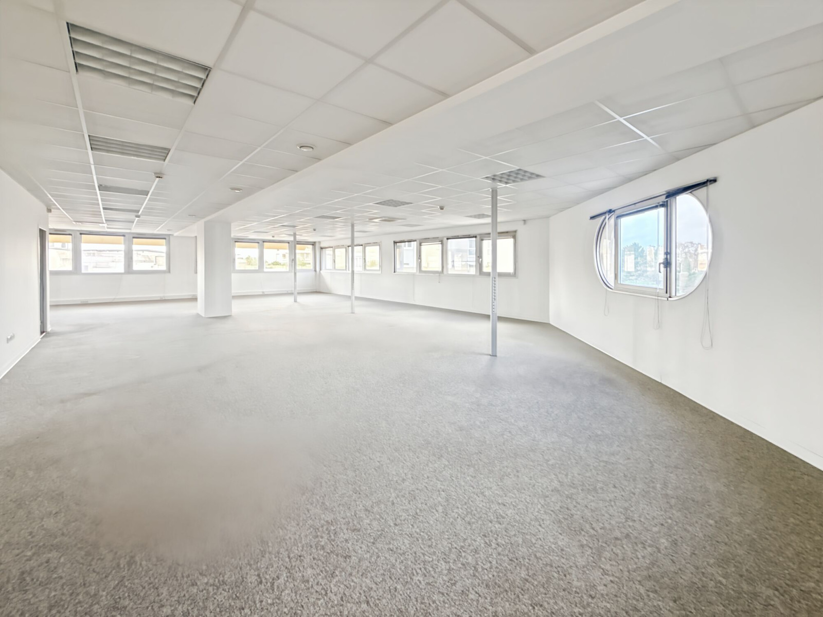 
                                                Location
                                                 Location Bureaux Marseille 13008