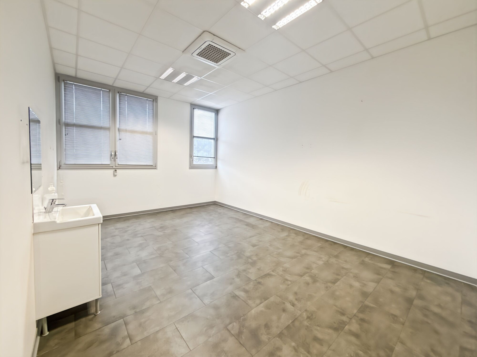 
                                                Location
                                                 Location Bureaux Marseille 13011
