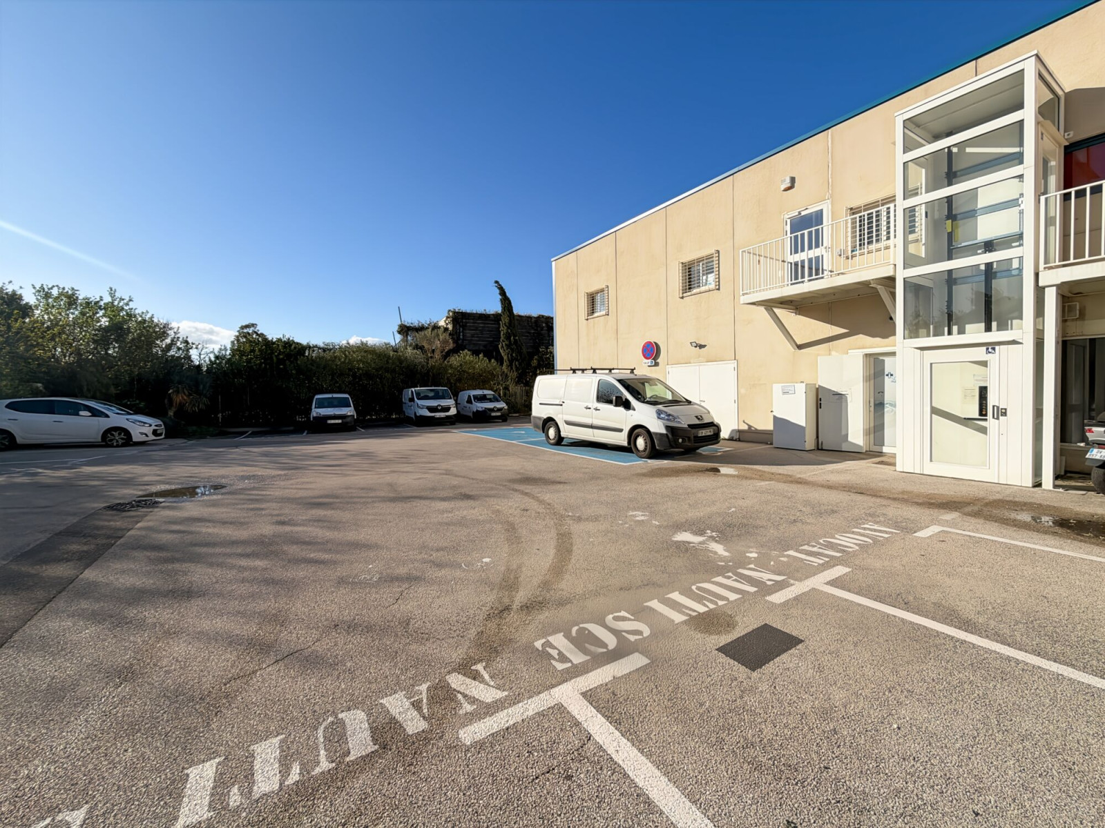 
                                                Location
                                                 Location Bureaux Marseille 13016
