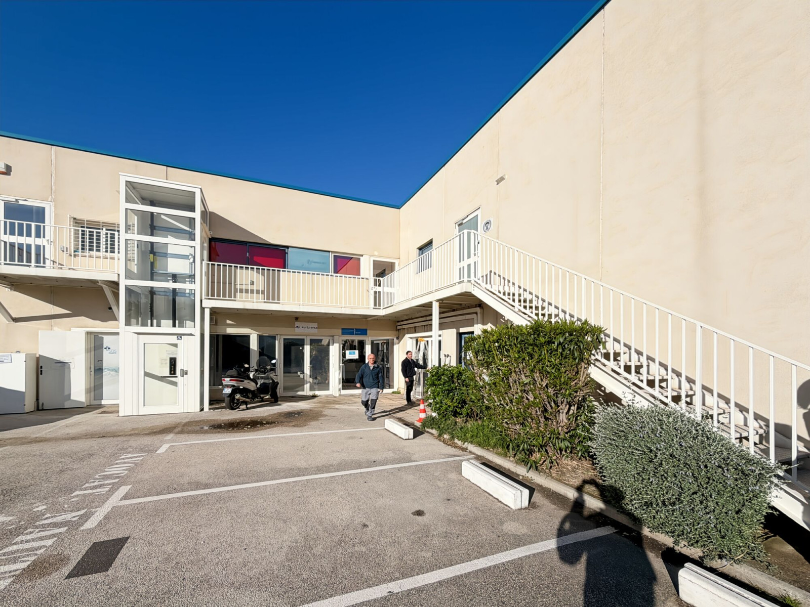 
                                                Location
                                                 Location Bureaux Marseille 13016