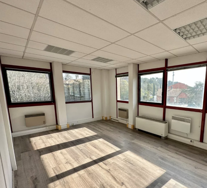 
                                                Location
                                                 Location Bureaux Meyreuil 13590