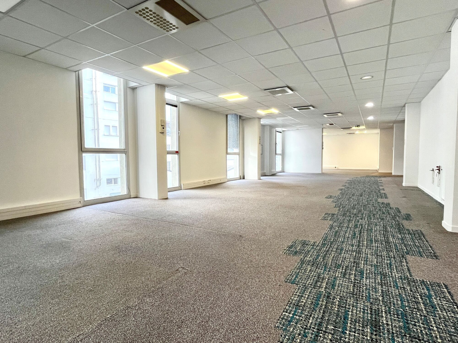 
                                                Location
                                                 Location Bureaux Nantes 44000