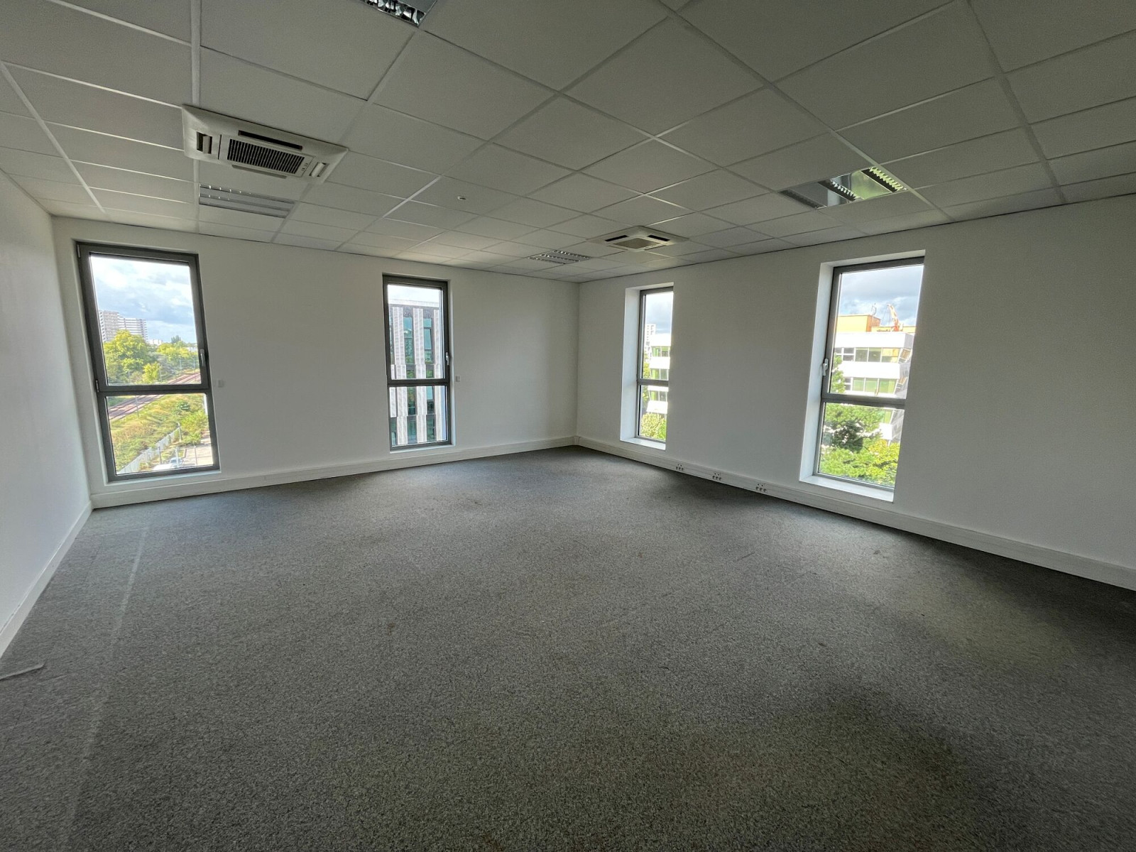 
                                                Location
                                                 Location Bureaux Nantes 44200