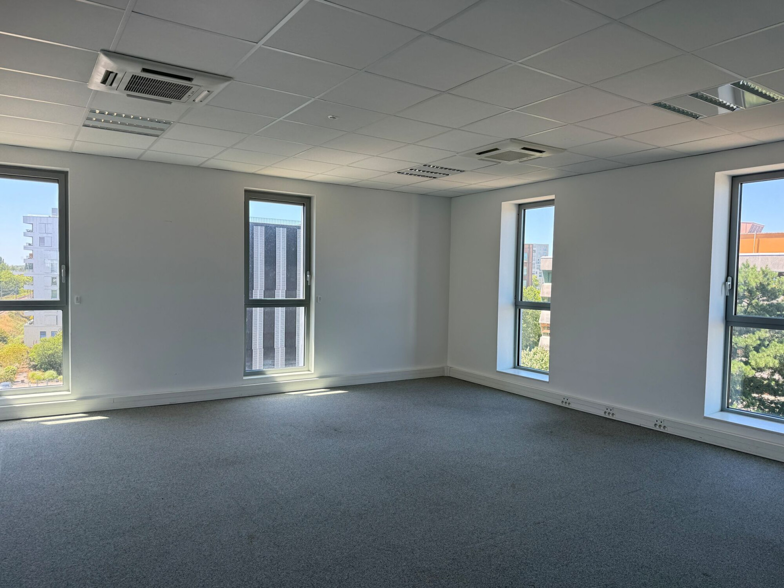
                                                Location
                                                 Location Bureaux Nantes 44200