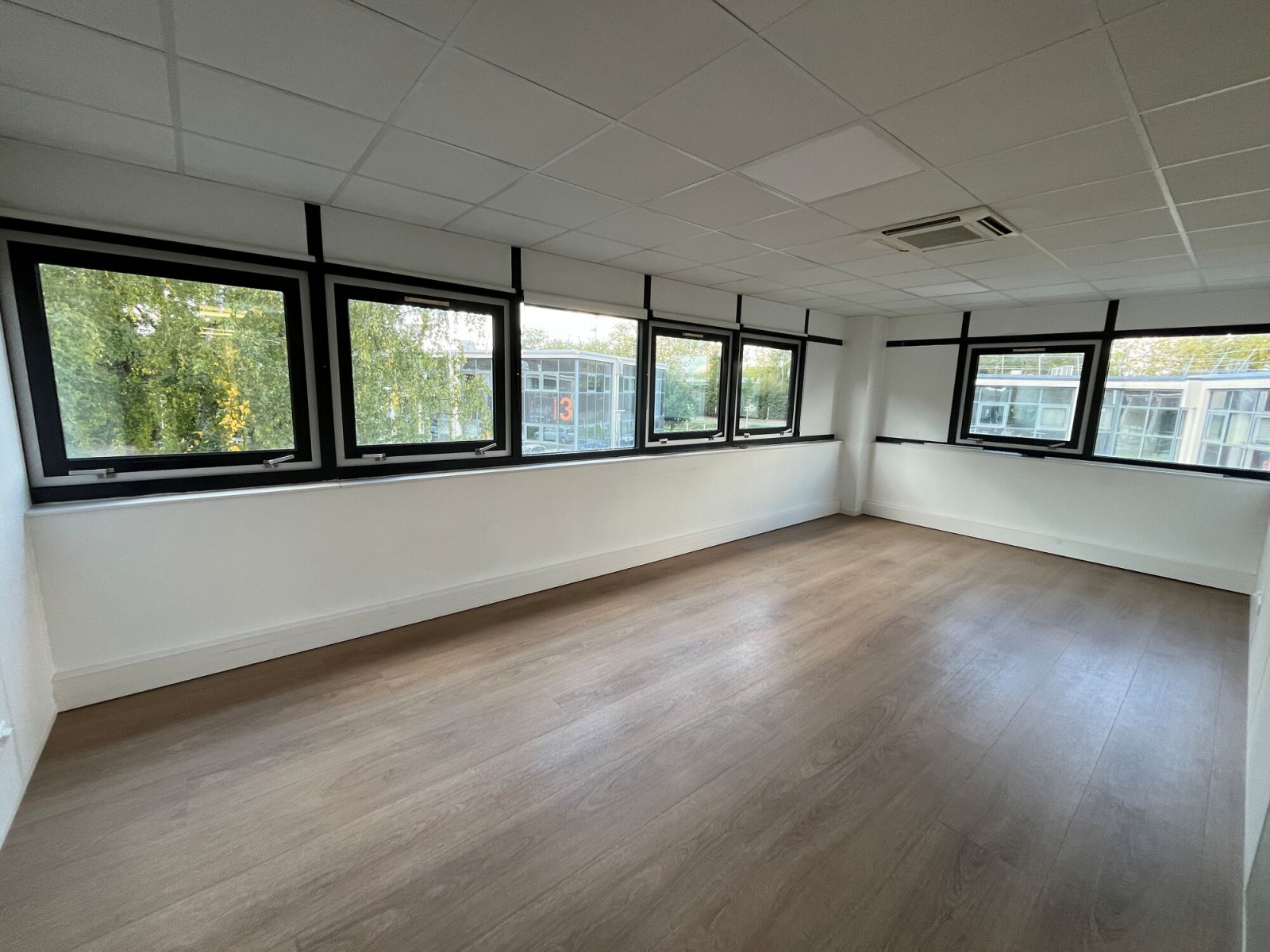 
                                                Location
                                                 Location Bureaux Nantes 44300