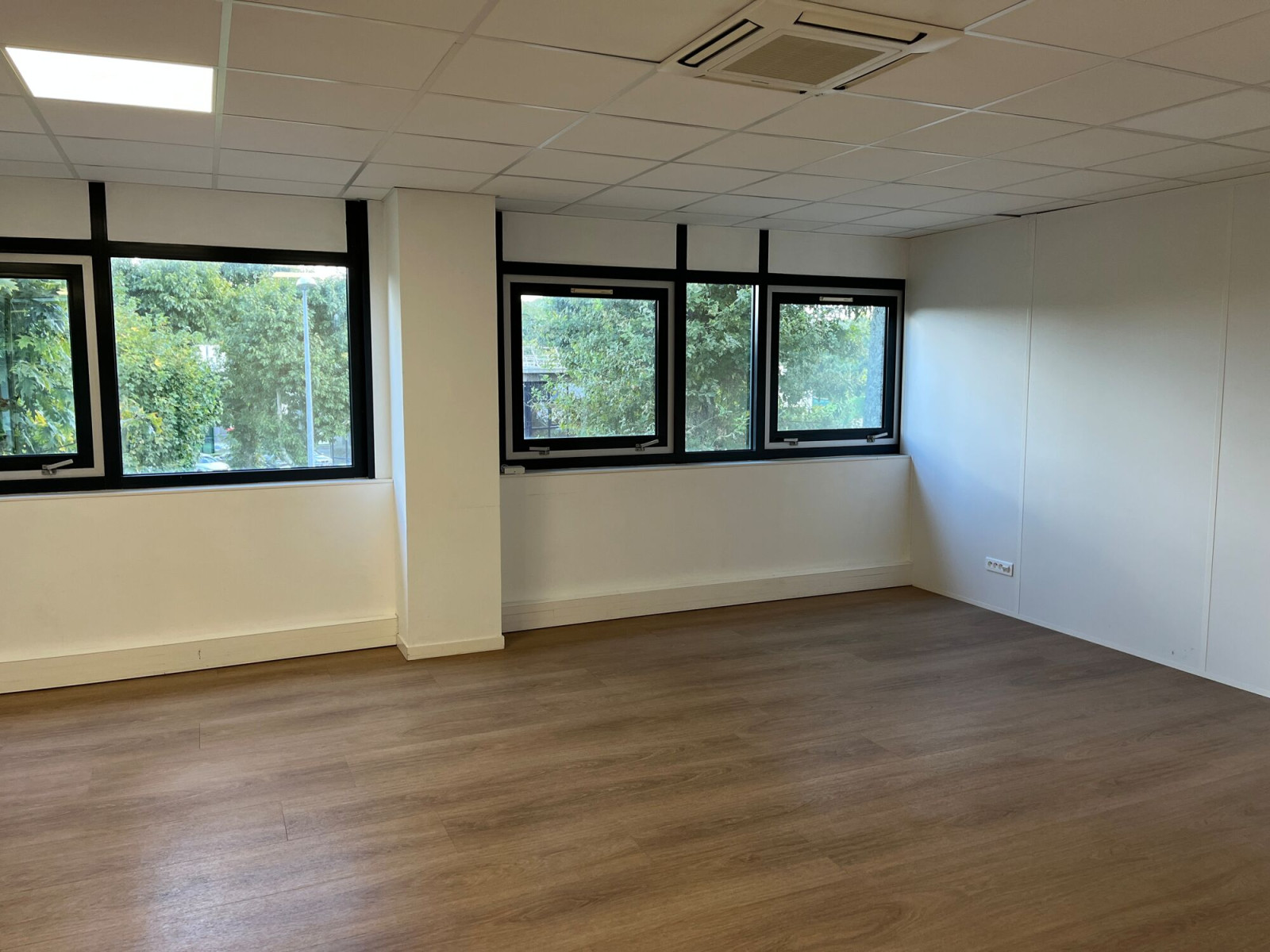 
                                                Location
                                                 Location Bureaux Nantes 44300