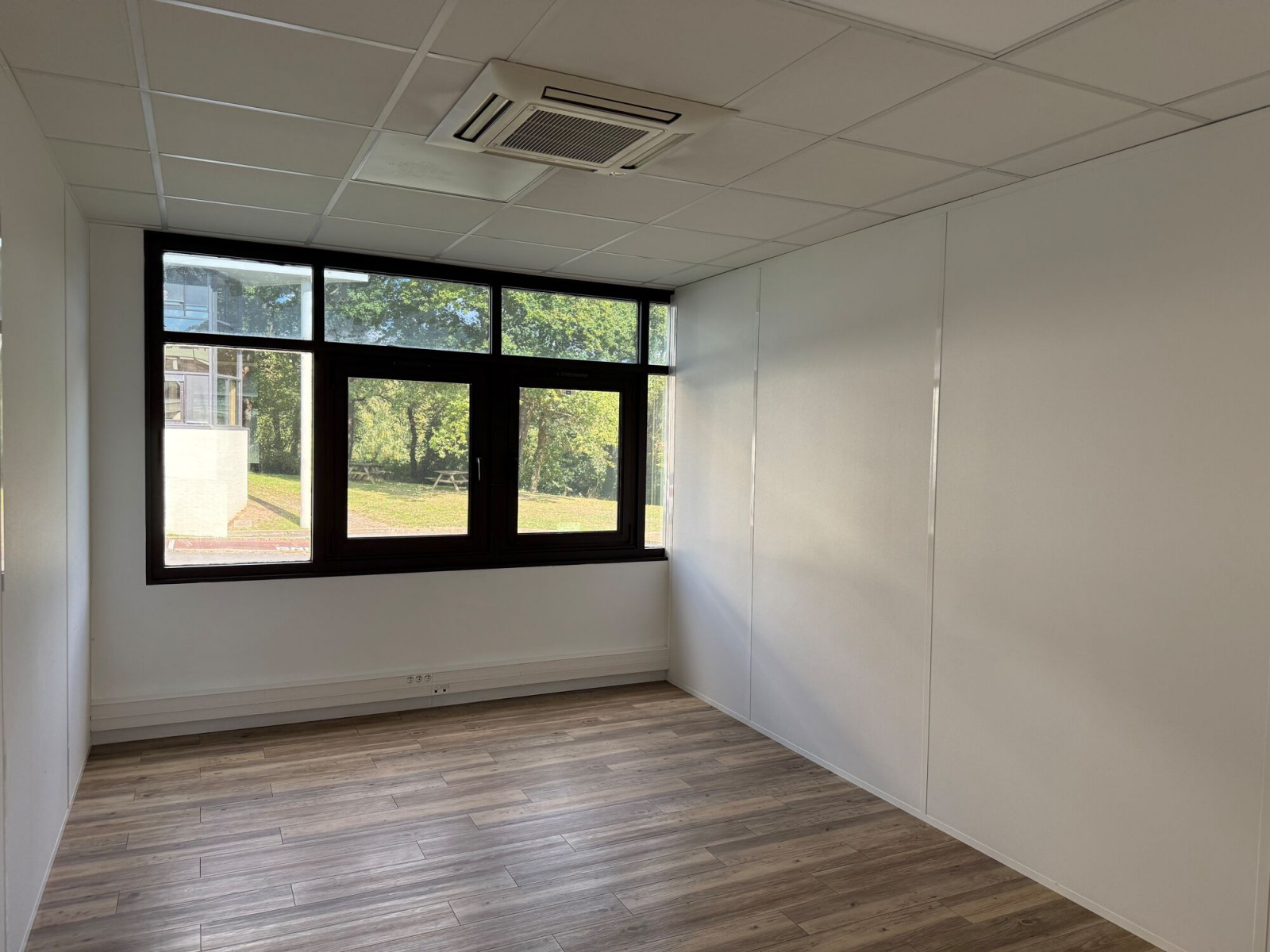 
                                                Location
                                                 Location Bureaux Nantes 44300