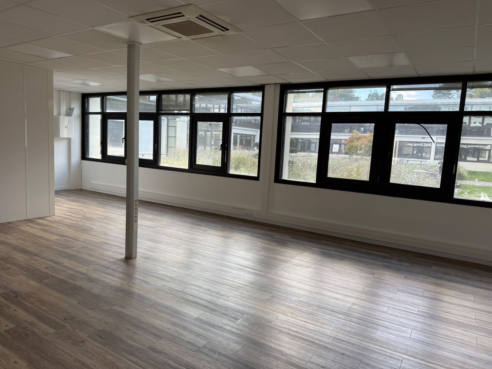 
                                                Location
                                                 Location Bureaux Nantes 44300