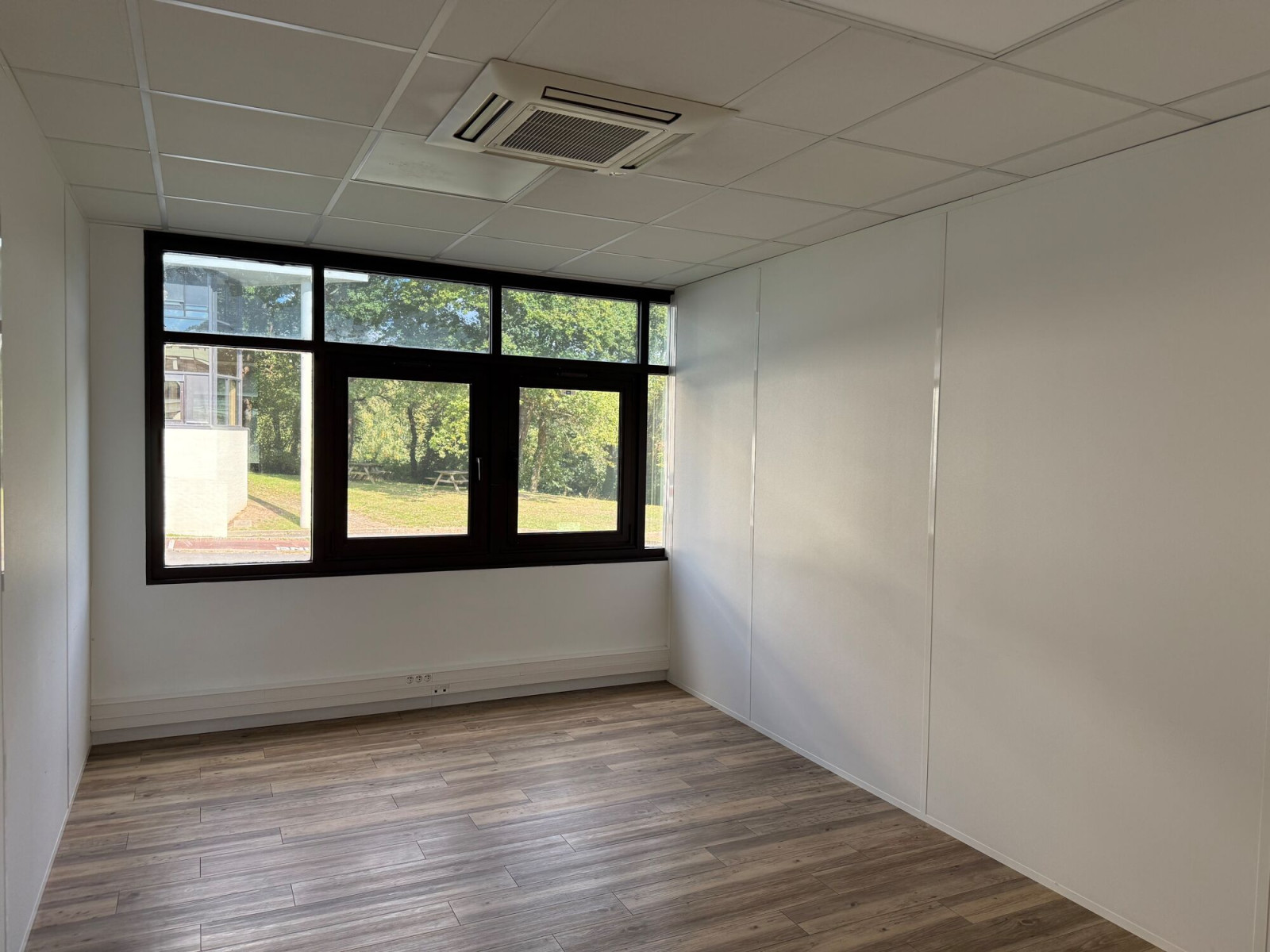 
                                                Location
                                                 Location Bureaux Nantes 44300