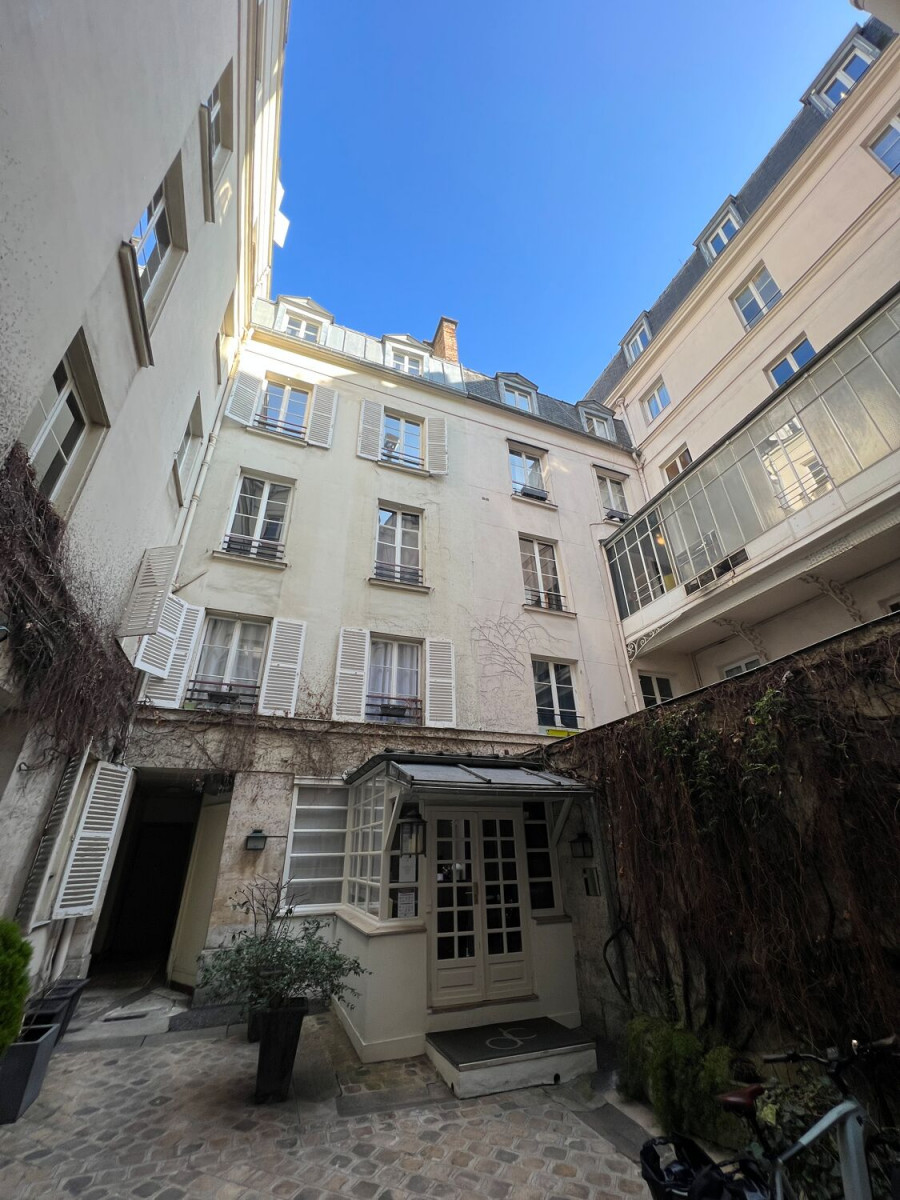 
                                                Location
                                                 Location Bureaux Paris 75001