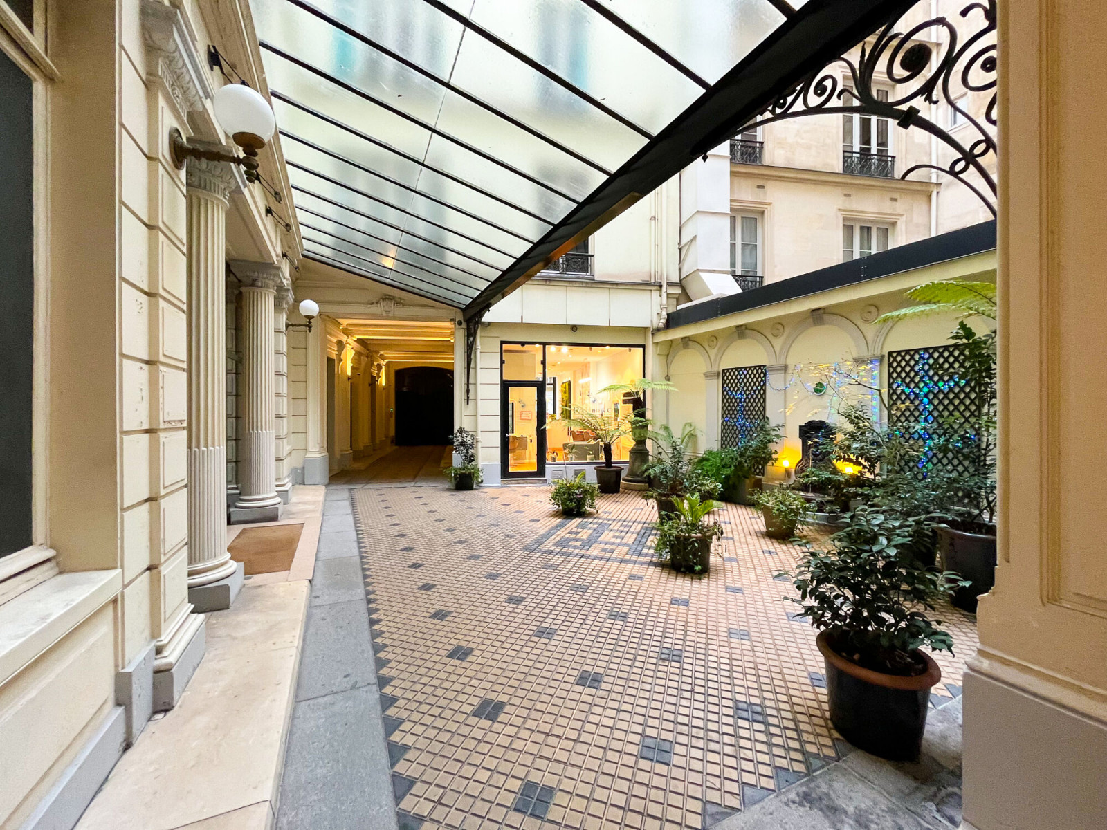 
                                                Location
                                                 Location Bureaux Paris 75001