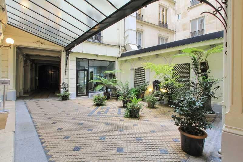 
                                                Location
                                                 Location Bureaux Paris 75001