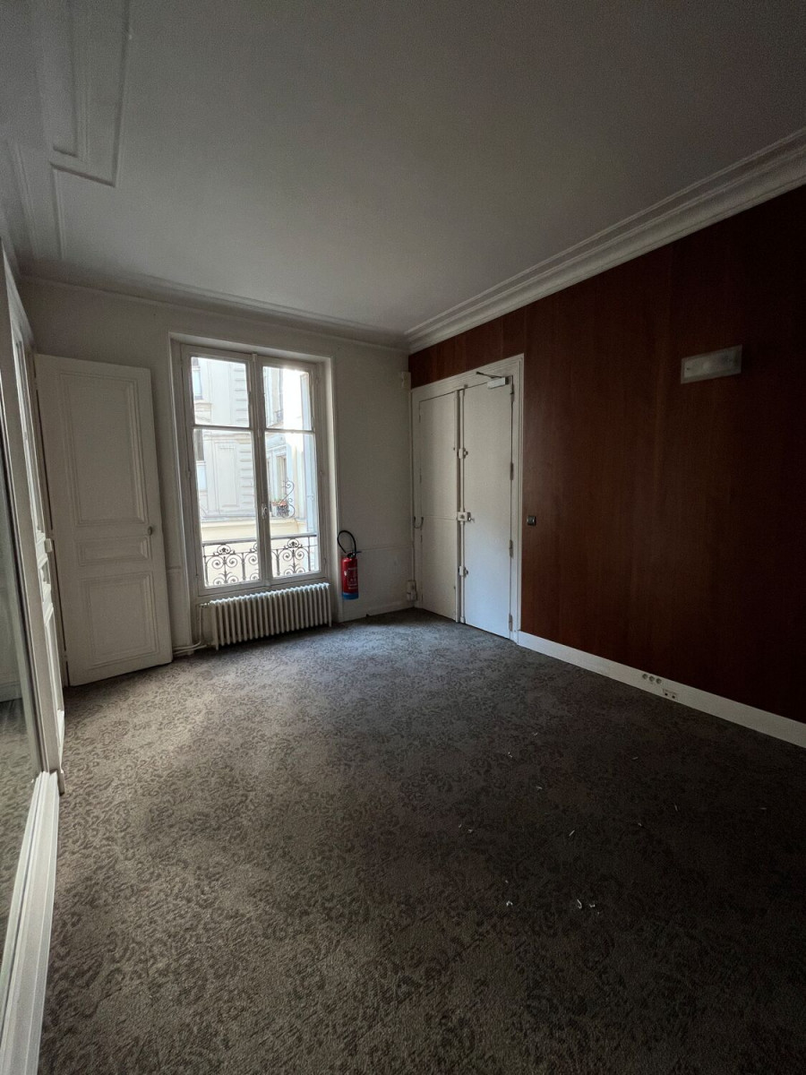 
                                                Location
                                                 Location Bureaux Paris 75001