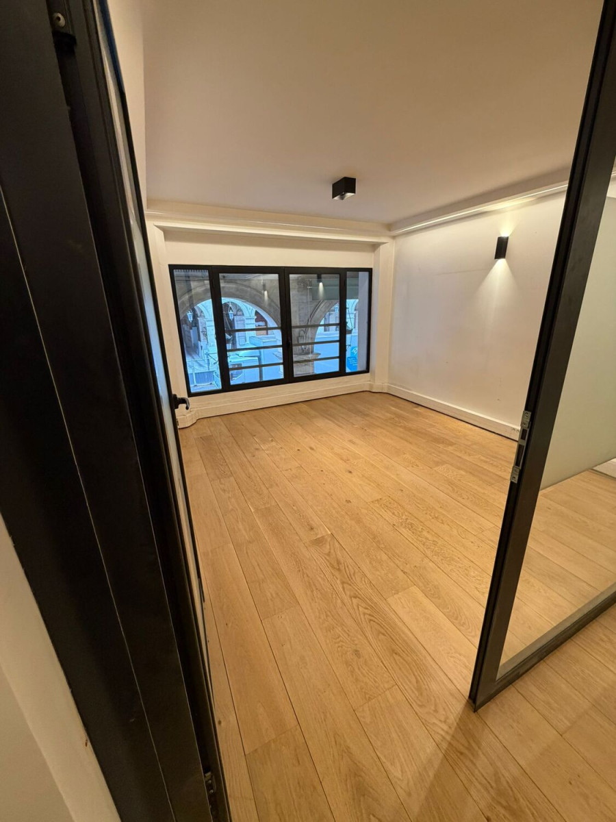 
                                                Location
                                                 Location Bureaux Paris 75001