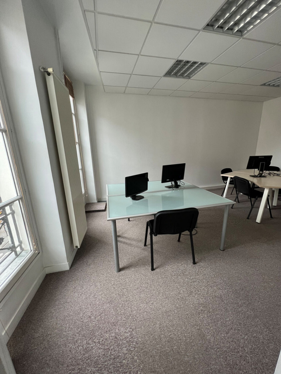 
                                                Location
                                                 Location Bureaux Paris 75002