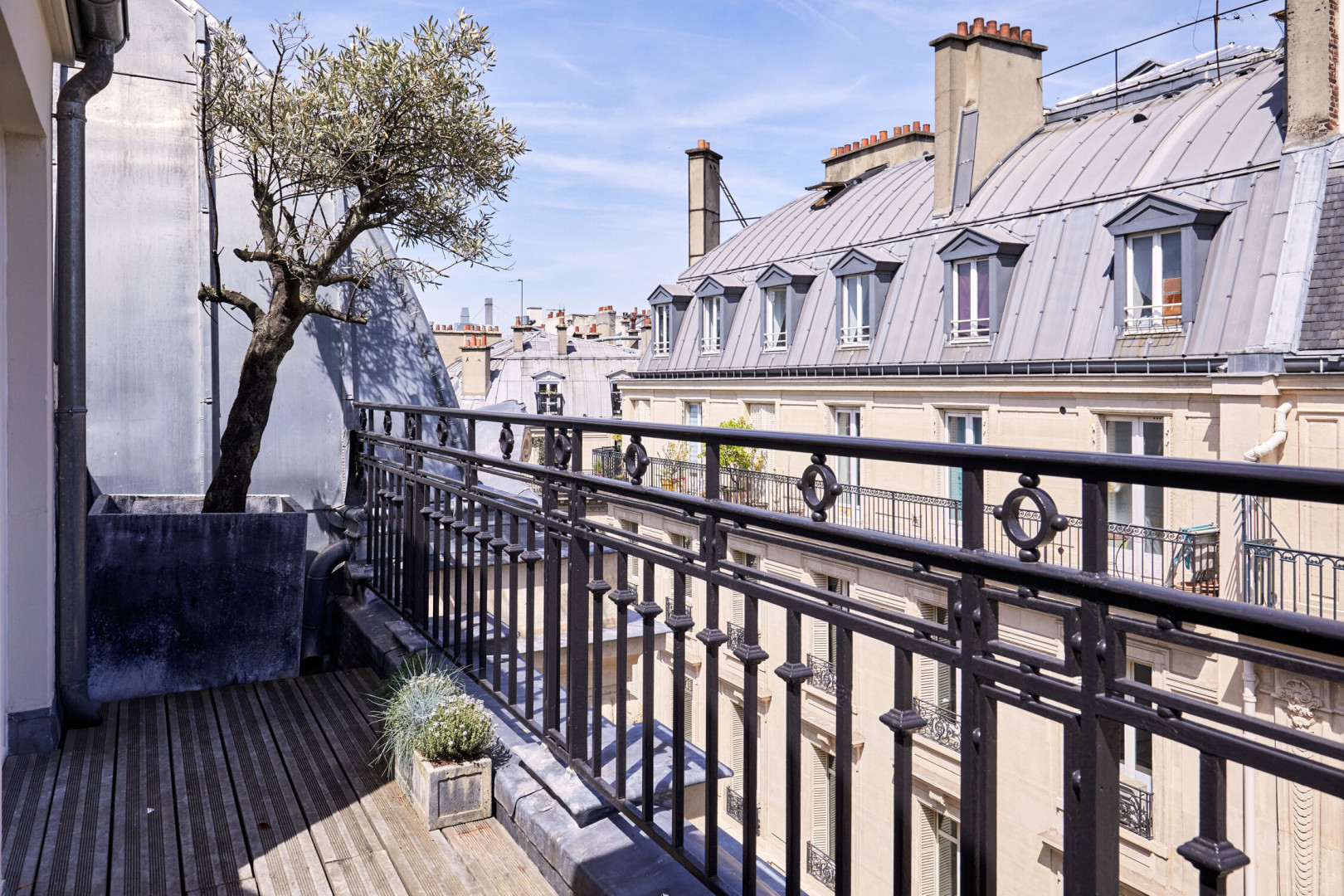 
                                                Location
                                                 Location Bureaux Paris 75002