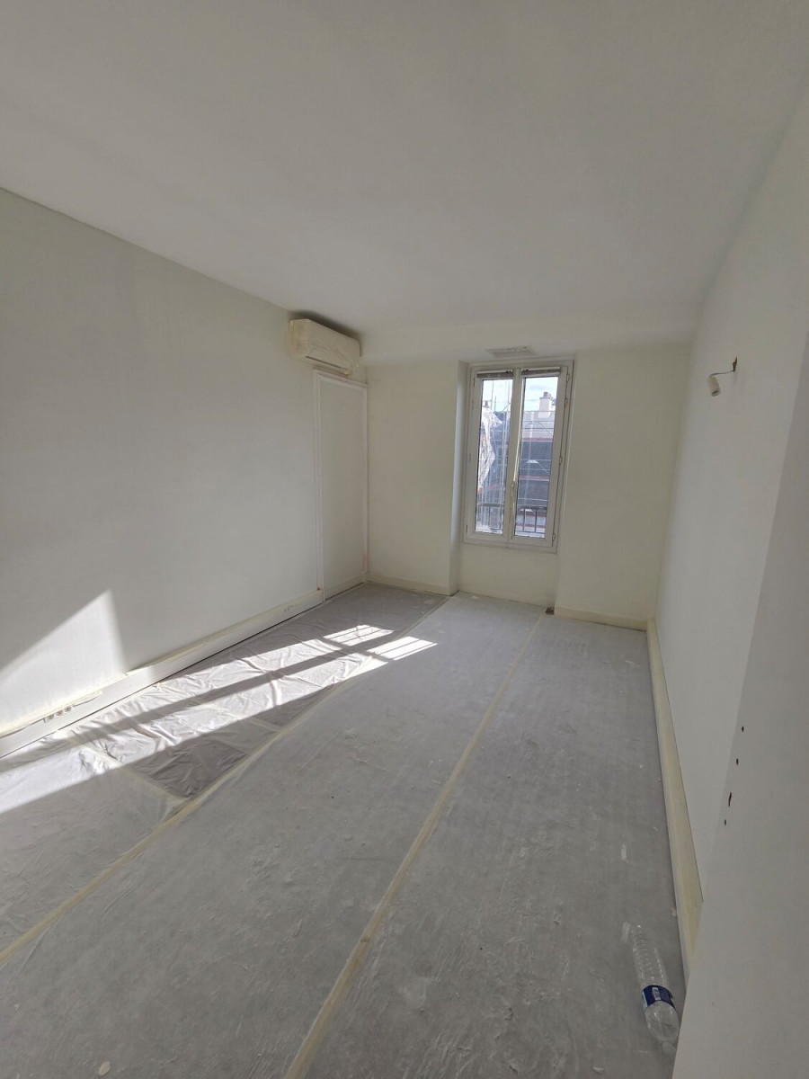 
                                                Location
                                                 Location Bureaux Paris 75002