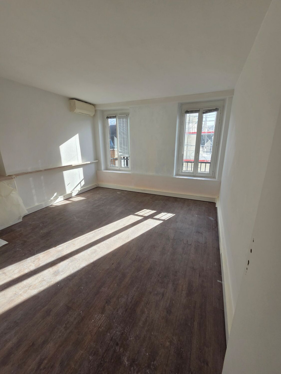 
                                                Location
                                                 Location Bureaux Paris 75002