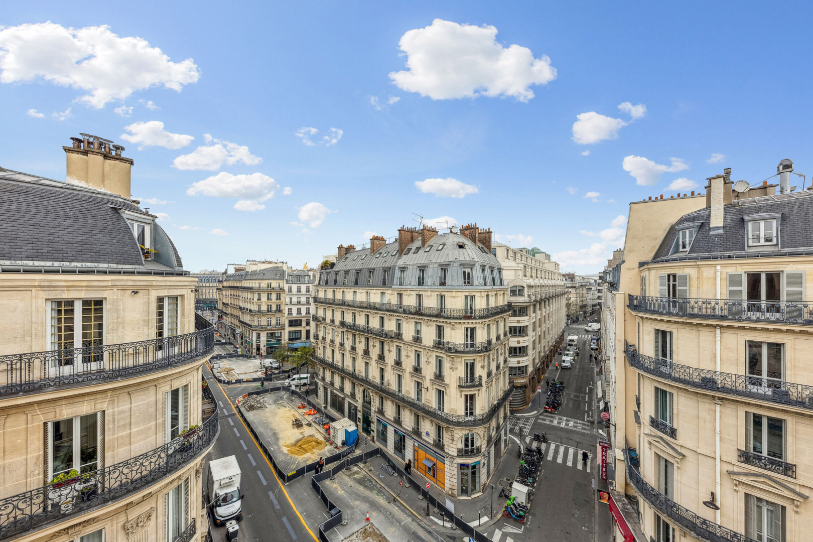
                                                Location
                                                 Location Bureaux Paris 75002