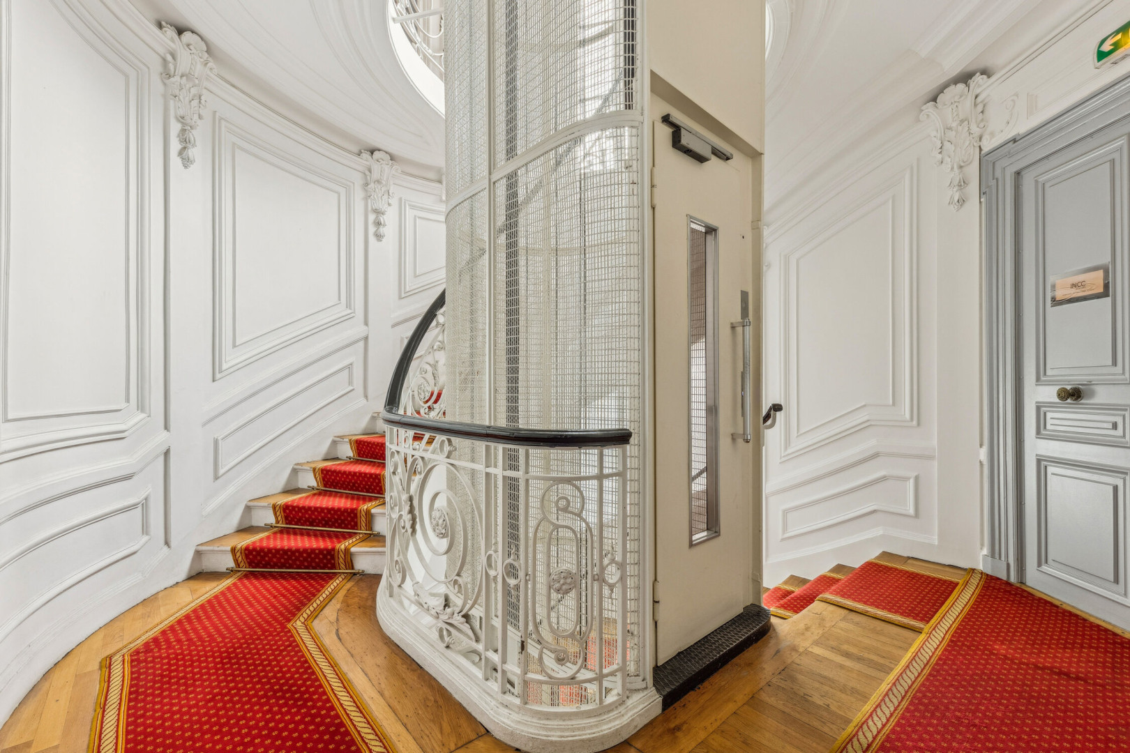 
                                                Location
                                                 Location Bureaux Paris 75002